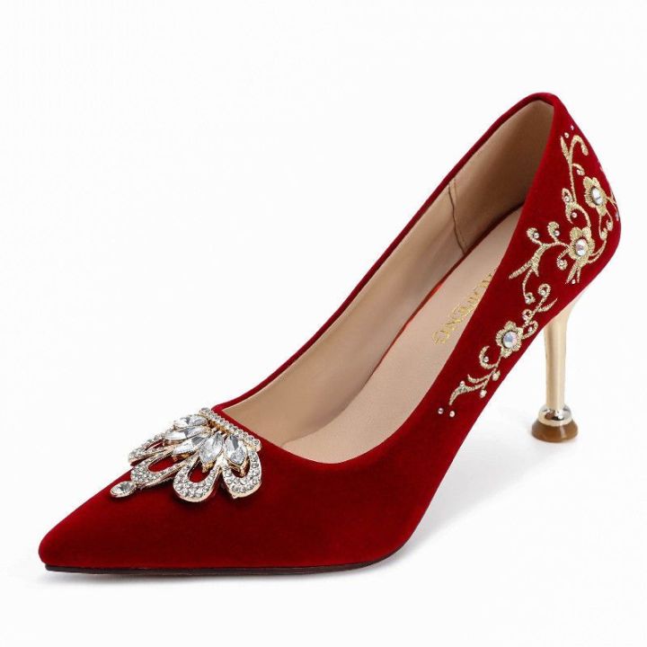 Red Wedding Shoes Women Xiuhe Wedding Dress Two-Way Red - Main Image