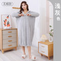 Winter long home coral velvet bathrobes, ladies can wear absorbent bath towels and thickened household hooded long-sleeved bath dresses. 