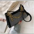 Gold Chain Shoulder Bag with PU Leather Material, Stylish Design and Versatile Use for Women. 