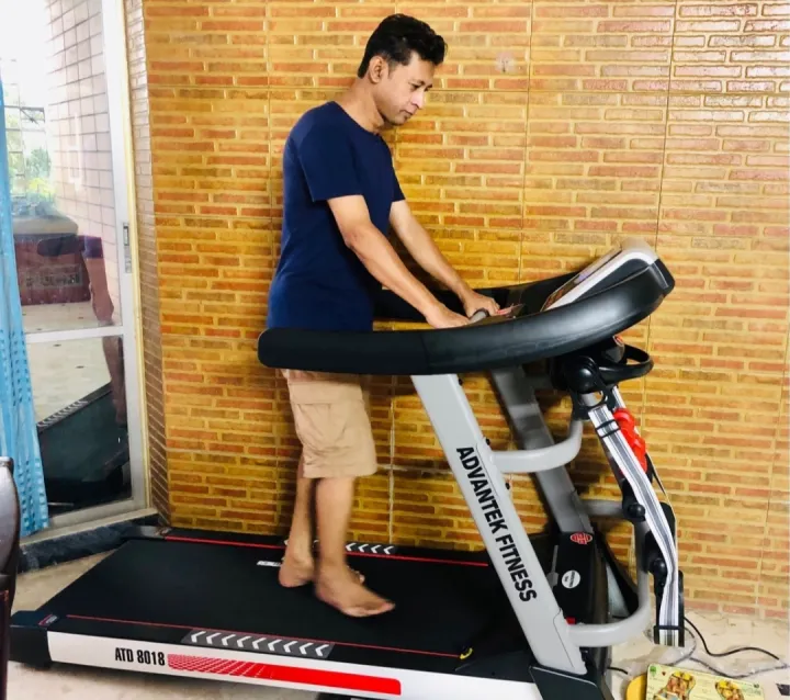 A%207%20MODEL%20multifunction%20Motorized%20treadmill%203.5Hp%20BLACK%20-%20Image%204