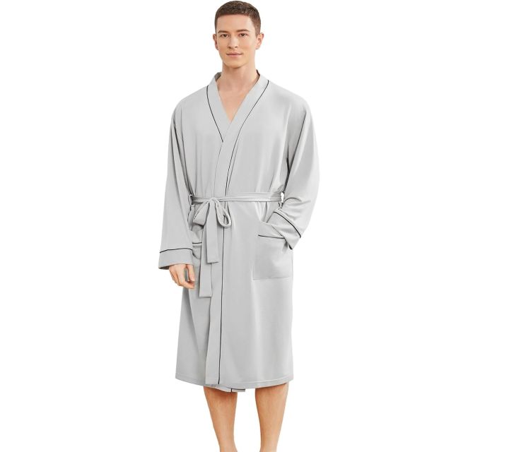 Chic%20&%20Comfy:%20Men%E2%80%99s%20Kimono%20Bathrobe%20for%20Warm%20Weather%20Lounging%20-%20Image%202
