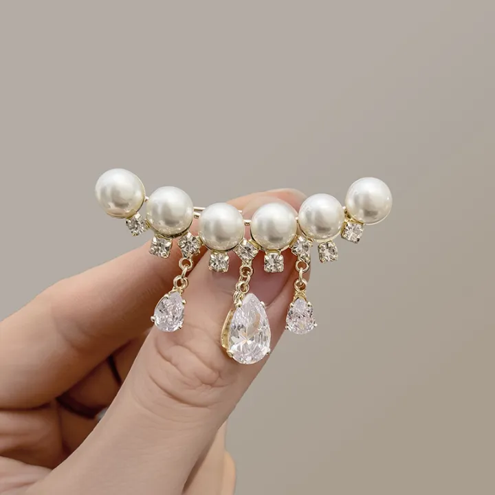 High-grade%20temperament%20Pearl%20tassel%20brooch%20crystal%20stone%20brooch%20for%20girls%20and%20women%20-%20Image%204