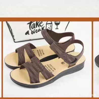 Middle-aged%20mom%20sandals%20for%20ladies%20in%20summer%20new%20wear%20fashion%20flat%20non-slip%20wear-resistant%20sandals%20for%20middle-aged%20and%20elderly%20people%20-%20Image%208