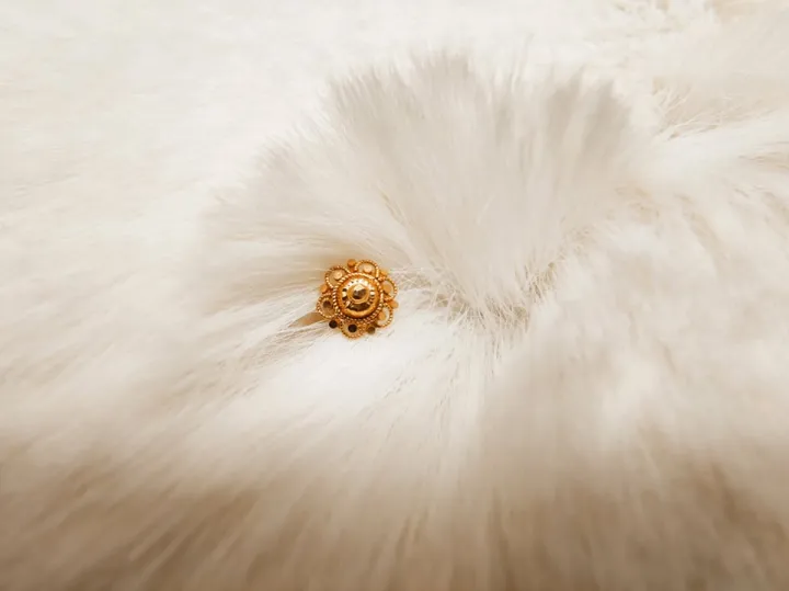 Yellow%20Gold%2018%20Karat%20Golden%20Nose%20Pin%20For%20Women%20And%20Girl.%20piercing%20nose%20ring%20Push%20Pin.%20Nose%20Pin.%20Anniversary,%20engagement,%20gift,%20party,%20wedding.%20Model:Dk400F-Flower.%20-%20Image%204