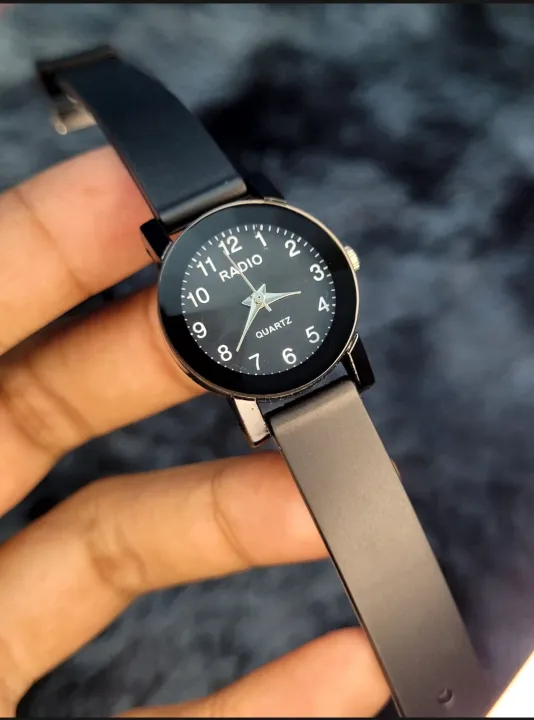 Black%20Belt%20New%20Fashionable%20stainless%20analogue%20Hand%20watches%20for%20women's%20-%20Image%203
