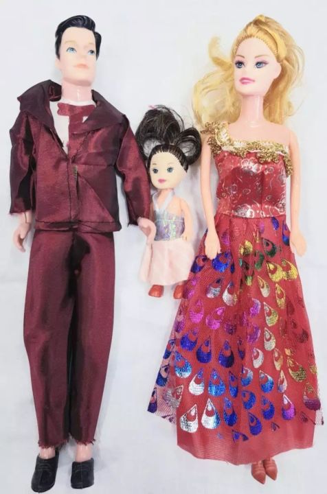 Family%20Doll%20Set/Barbie%20Doll%20Set/Putul%20Set/Couple%20Barbie%20Doll%20Set/Mom%20Dad%20Baby%20Doll%20Set/3-Pcs%20Doll%20Set%20-%20Doll%20-%20Image%203