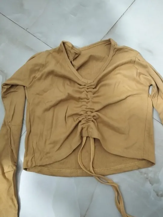 Cotton%20Blouse%20for%20Women%20Stylish%20Fashionable%20Short%20Body%20Full%20Hata%20Crop%20Tops%20Girls%20Eye%20Catching%20Trendy%20Outfit%20-%20Image%205