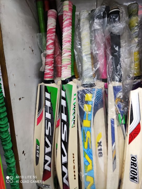 IHSAN%20Kashmir%20Willow%20Cane%20handle%20Pure%20Tape%20Tennis%20Cricket%20Bat%20-%20Image%203