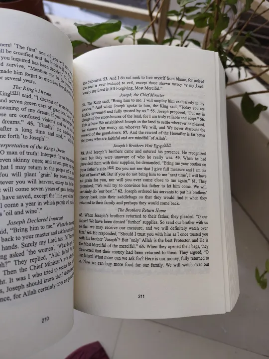 The%20Clear%20Q'uran:%20A%20Thematic%20English%20Translation%20by%20Dr.%20Mustafa%20Khattab%20-%20Premium%20Quality%20-%20Paperback%20-%20Image%203