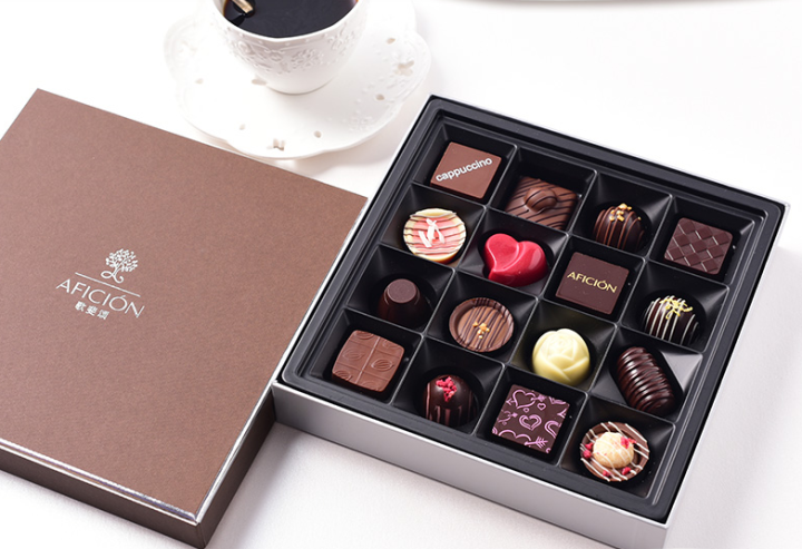 Custom%20Luxury%20Gift%20Paper%20Chocolate%20Packing%20Box%20manufacturer,Magnetic%20Chocolate%20gift%20packaging%20boxes%20with%20insert%20---PX2001%20-%20Image%203