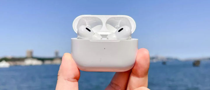 Airpods%20Pro%20Made%20In%20Dubai%20Wireless%20Earbuds%20-%20Bluetooth%20Headphone%20-%20Image%206