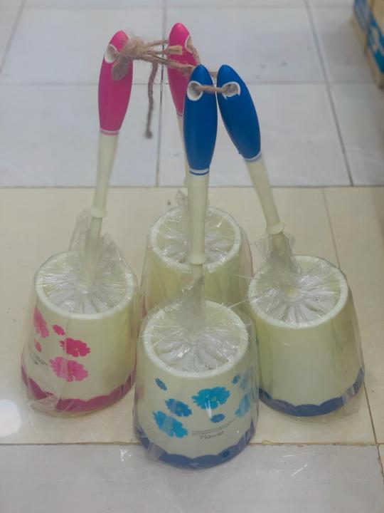 Toilet%20Brush%20With%20Holder%20-%20Image%203