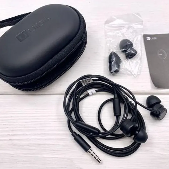 Uiisii%20Hm13%20In-Year%20Dynamic%20Headset%20With%20Microphone%20-%20Image%202
