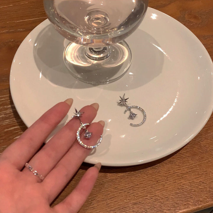 Xiaohongshu Internet celebrity new Xingyue earrings niche design sense ins style earrings female Korean temperament planet stud earrings