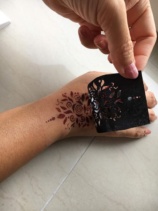 Mehedi%20Design%20Sticker%20for%20Girls,%20Womens%20&%20Kids%20-%20(Pack%20of%2001%20Pcs)%20-%20Image%204