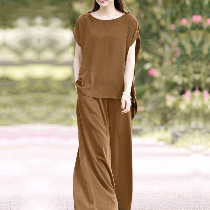 Women%E2%80%99s%20Cotton%20Travel%20Set%20%E2%80%93%20Light%20Top%20with%20Wide-Leg%20Cotton%20Trousers%20-%20Image%204