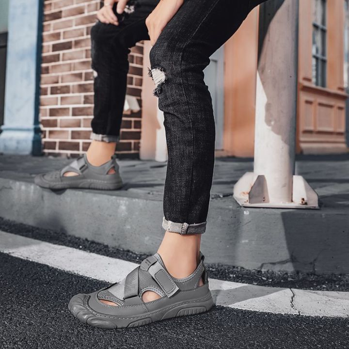Closed%20Toe%20Sandals%20Men's%20Summer%20New%20Hollow%20Breathable%20Deodorant%20Beach%20Hole%20Shoes%20Men's%20Outdoor%20Driving%20Antiskid%20Shoe%20-%20Image%207