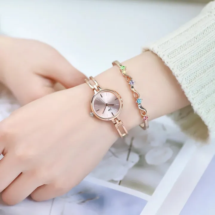 Fashion%20Small%20Dial%20Silver%20Bracelet%20Watch%20for%20Women%20Alloy%20Strap%20Quartz%20Ladies%20Watch%20-%20Image%204