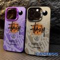 Trendy Brands Doodle Cool Stussy Label Case Compatible for IPhone 14 15 Pro Max 7Plus 13 11 12 Pro Max XR X XS Max 7 14 8 15 Plus SE 2020 Luxury Plating Metal Lens Soft Cover.