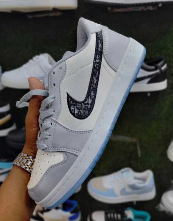 Low%20Dior%20Fashionable%20Sneakers%20Vietnam%20-%20Image%203