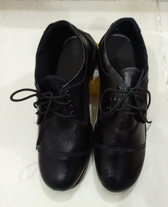 Safety%20Shoe%20-%20Leather%20safety%20shoe%20for%20workers%20-%20Workers%20shoe%20/%20boots%20-%20Image%205