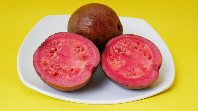 Thai%20Red%20Guava%2025pcs%20seeds%20-%20Image%202