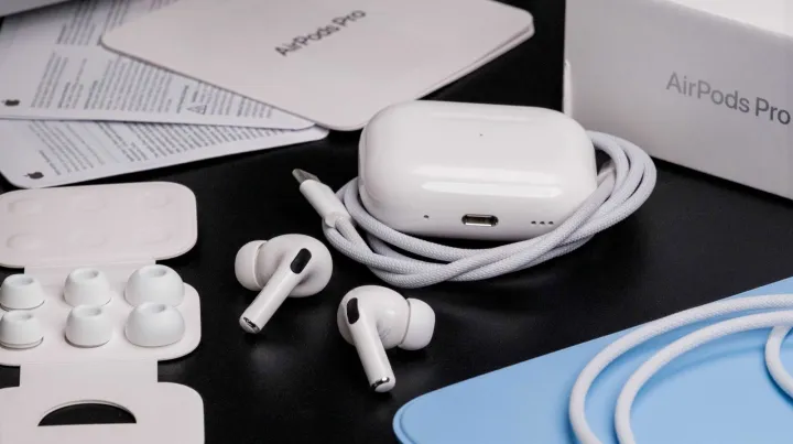 Airpods%20Pro%202nd%20Gen%20Wireless%20Charging%20Bluetooth%20Headphone%20-%20Image%202