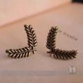 1 Pair suit shirt collar wheat collar pin brooch. 