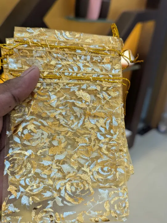 Premium%20Pouch%20Bags%20for%20Attar%20-%20Attar%20&%20Gift%20Pouches%20-%20Gift%20Bags%20for%20Attar%20-%20Golden%20Organza%20Gift%20Bags%20-%20Image%202