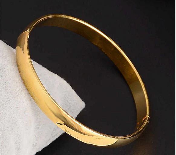 Golden%20Stainless%20Steel%20Bangle%20Bracelet%20For%20Men%20-%20Image%203