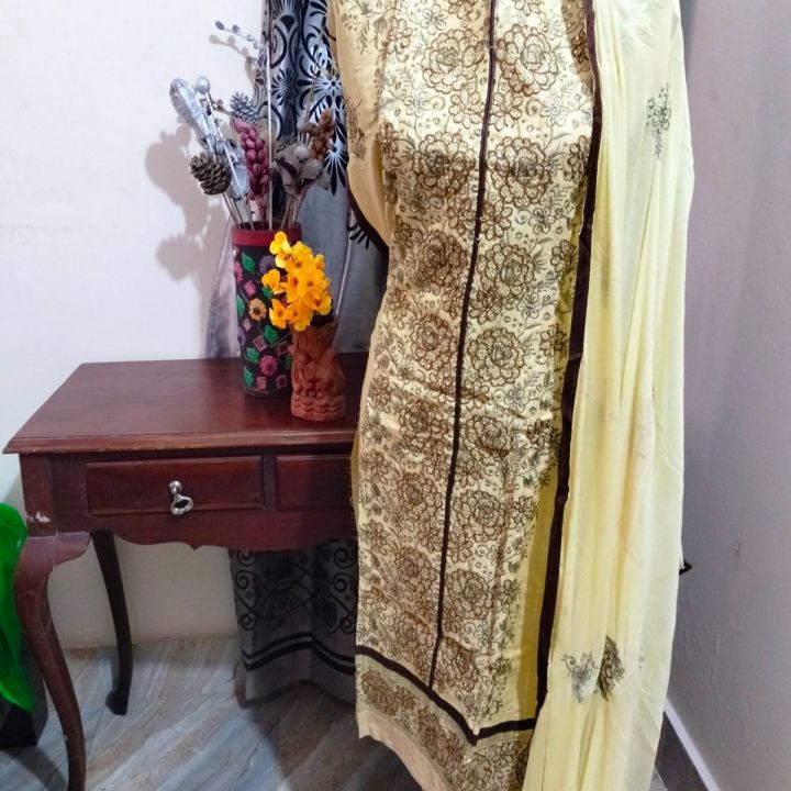 Soft%20Lilen%20Cotton%20boutique%20three%20pieces%20%20for%20woman%20-%20Image%203