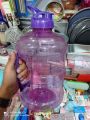 1 পিস 3 লিটার (হাফ গ্যালন) 64oz bpa-মুক্ত বড় প্রশিক্ষণ জিম ওয়াটার বোতল বিভিন্ন রঙের হ্যান্ডেল.