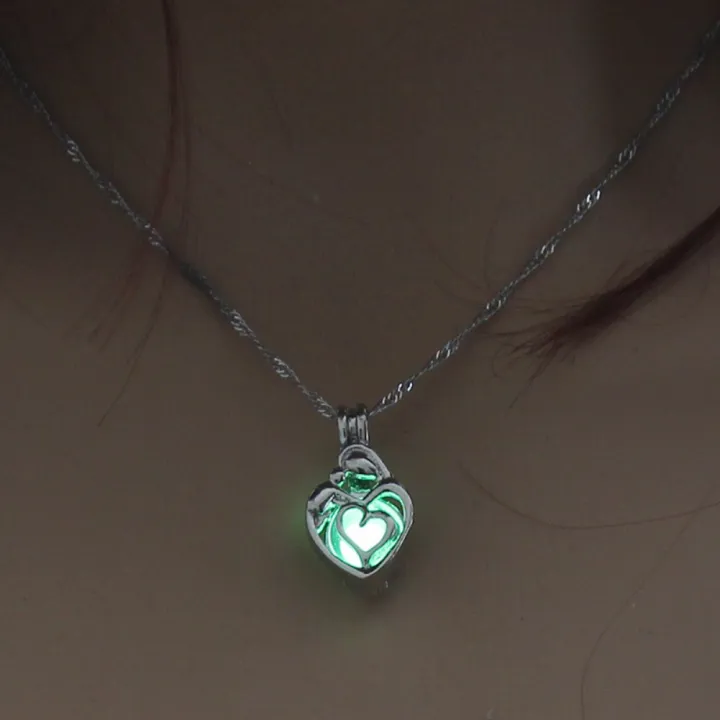 %EF%BC%88New%EF%BC%89Glow%20in%20the%20Dark%20Fahion%20Women%20Love%20Heart-haped%20Hollow%20Pendant%20Chain%20Necklace%20-%20Image%203