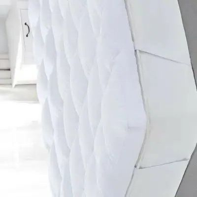 6/7%20Feet%20Premium%20Quality%20Deluxe%20Mattress%20Topper%20-%20Image%203