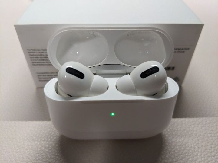 Apple_AirPods_Pro%20ANC%20MADE%20IN%20DUBAI%20Active%20Noise%20Reduction%20-%20Image%206