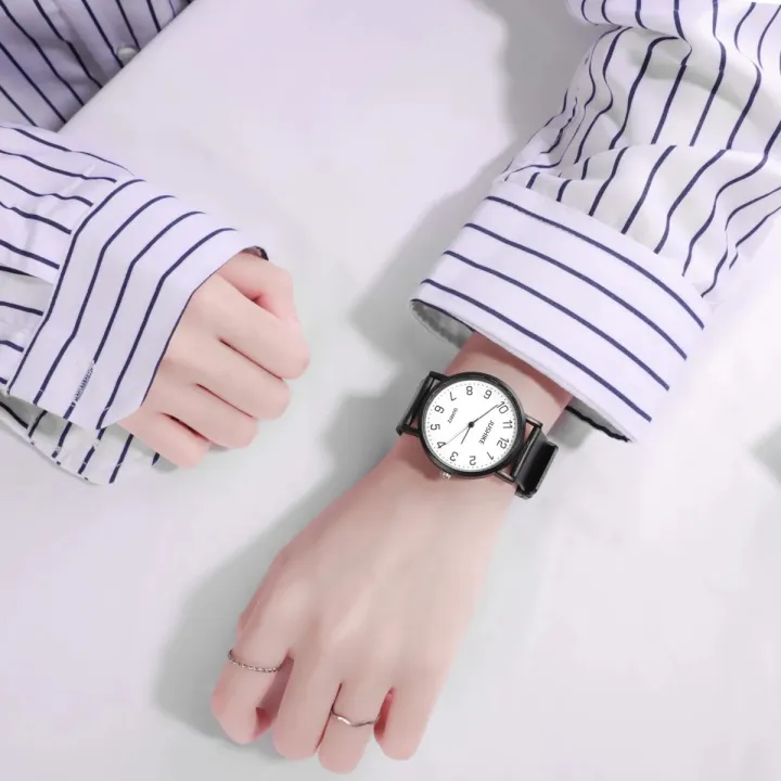 YIKAZE%20Women's%20Wristwatch%20Simple%20Black%20White%20Women%20Quartz%20Watch%20Silicone%20Strap%20Wristwatch%20Big%20Dial%20Woman%20Minimalist%20Design%20Watch%20-%20Image%205