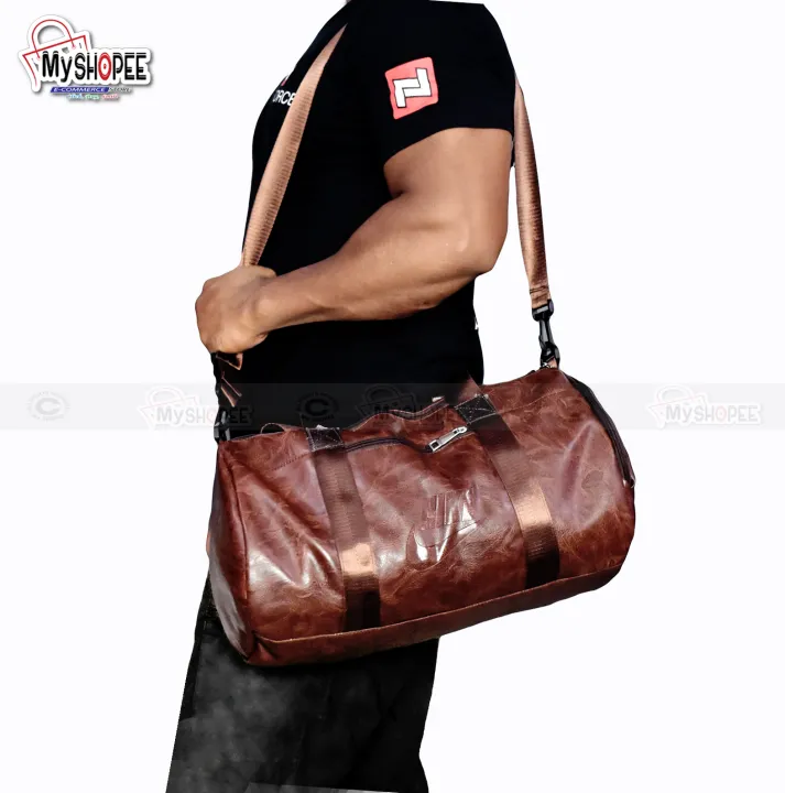 Sports%20&%20Gym%20Duffel%20Bag%20%E2%80%93%2018L%20PU%20Leather%20Fitness%20Bag%20for%20Men%20And%20Women%20-%20Image%203
