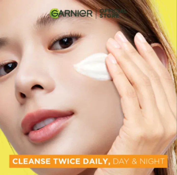 Garnier%20Bright%20Complete%20Vitamin%20C%20Face%20Wash%2050g%20-%20Image%204