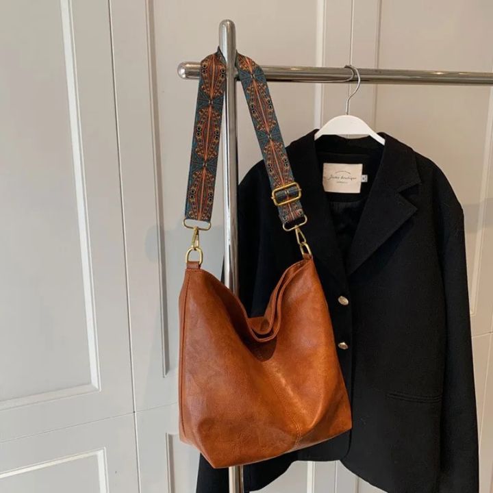 Large%20Capacity%20Bag%20Women's%20New%20Fashion%20Shoulder%20Bag%20Retro%20Versatile%20Broadband%20Crossbody%20Tote%20Bag%20Geometric%20Strap%20Hobo%20Bag%20-%20Image%205