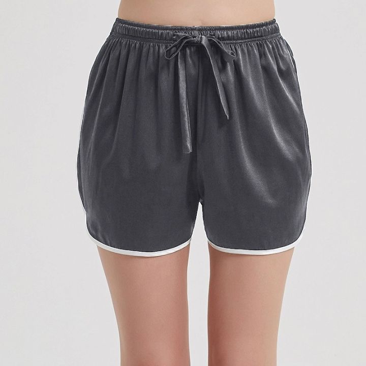 Easy%20Elegance:%20Women's%20Charmeuse%20Shorts%20in%20Soft%20Mulberry%20Silk%20-%20Image%207