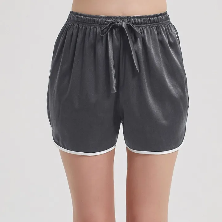 Effortless%20Elegance:%20Mulberry%20Silk%20Charmeuse%20Shorts%20for%20Chic%20Loungewear%20-%20Image%207