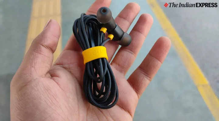 Buds%20Wired%20Earphones%20with%20Mic%20Buds%20Wired%20Earphones%20with%20Mic%20-%20Image%202