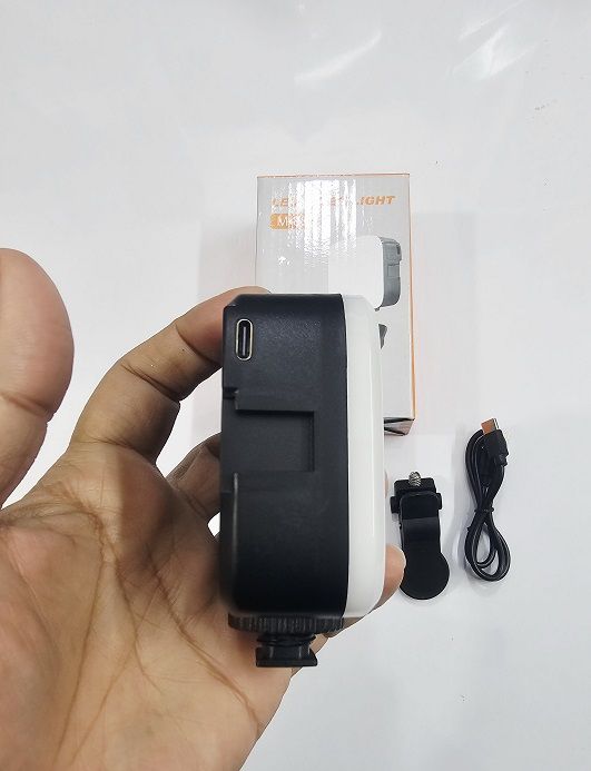 M88%20Handheld%20LED%20Video%20Light%20Rechargable%20-%20Image%205
