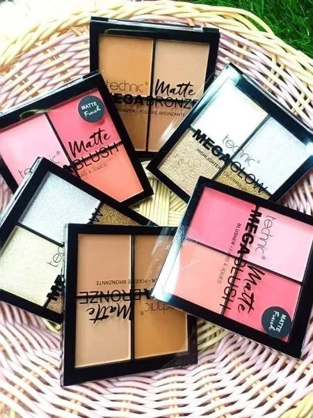 Technic%20Mega%20Glow%20Highlighter%20Palette%20-%204%20Color%20(10g)%20%201%20pis%20-%20Image%202