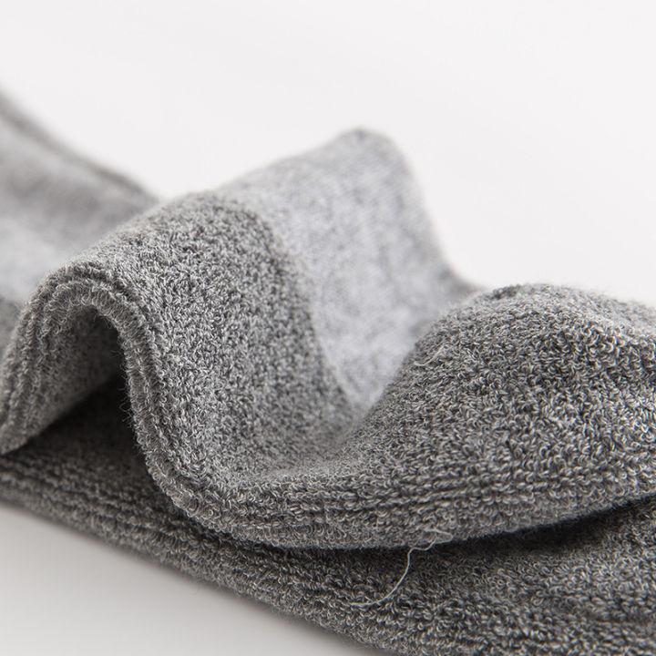 Autumn%20and%20Winter%20New%20Men's%20Solid%20Color%20Cotton%20Socks%20Half%20Brushed%20Tube%20Socks%20Thick%20Casual%20Mid-Calf%20Length%20Men's%20Socks%20Warm%20Terry%20Socks%20-%20Image%203