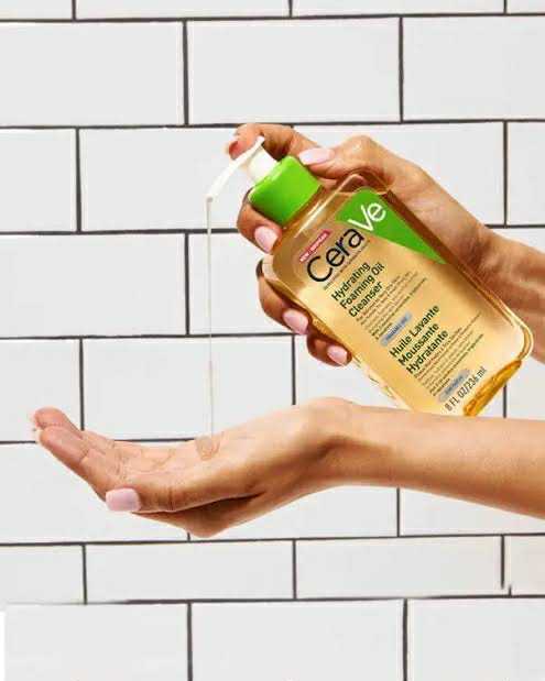 CeraVe%20Hydrating%20Foaming%20Oil%20Cleanser%20236ml%20-%20Image%207