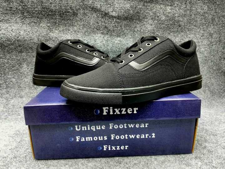 Stylish%20Addition%20to%20High-Quality%20Sneakers%20Men's%20Casual%20Shoes%20-%20Flyknit,%20Slip-on,%20and%20Sustainable%20-%20All%20Season%20Power%20-%20Image%202