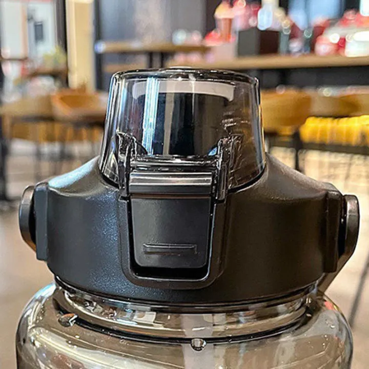 2L%20Portable%20Water%20Bottle%20Large%20Capacity%20Plastic%20Straw%20Water%20Cup%20Drink%20Bottle%20With%20Time%20Marker%20For%20Outdoor%20Sports%20Fitness%20-%20Image%203