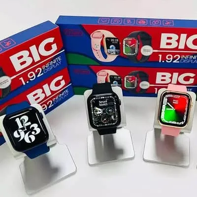 Z52%20Pro%20Smartwatch%201.92%20Big%20Display%20Calling%20Option%20Metal%20Body%20Wireless%20Charger%20-%20Image%202