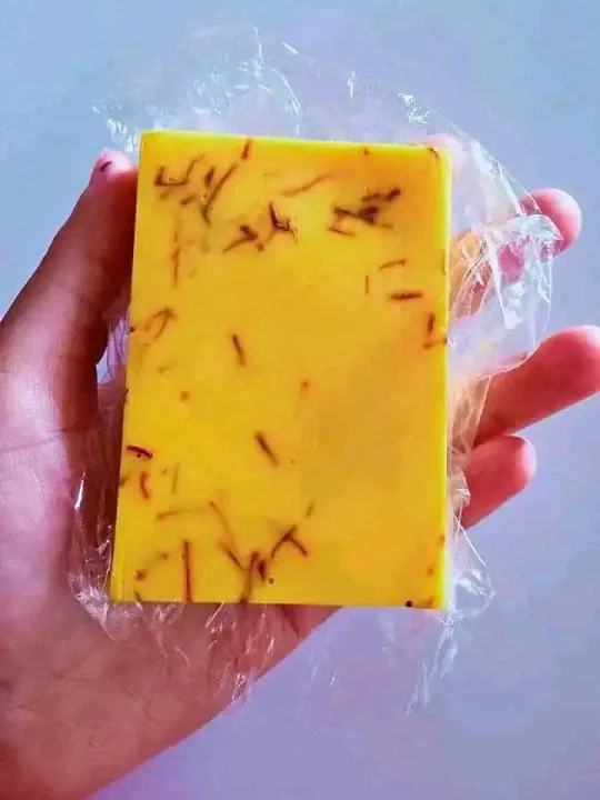 Saffron%20Goats%20Milk%20Soap%20Premium%20(Handmade)%20-%20Image%205